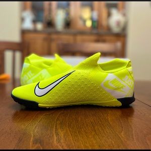 Nike Phantom Vision Academy DF IC Men’s Soccer Shoes, size 11